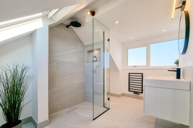 2 bed Flat to rent Image 10