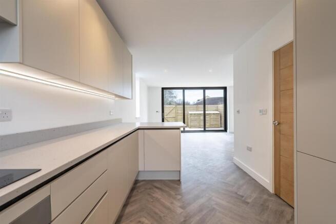 3 bed Town House for sale Image 5