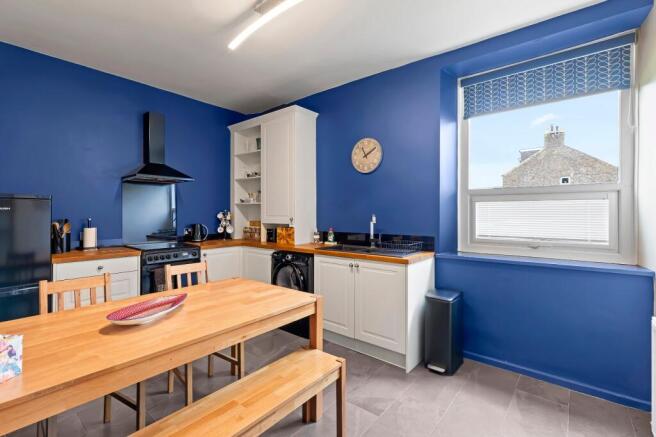 2 bed Flat for sale Image 5