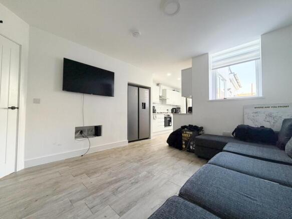 Call 02920 668585 to secure your viewing _11