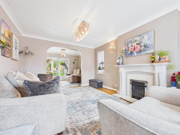 4 bed Detached for sale Image 6