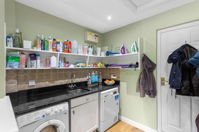 4 bed Detached for sale Image 10