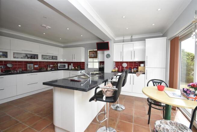 kitchen 2.JPG