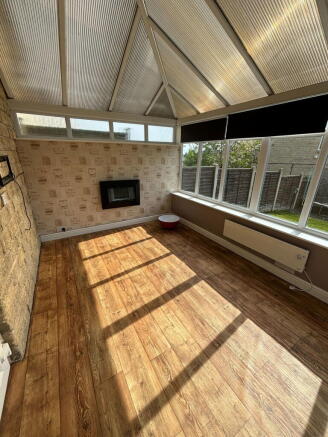 2 bed Semi-Detached to rent Image 8