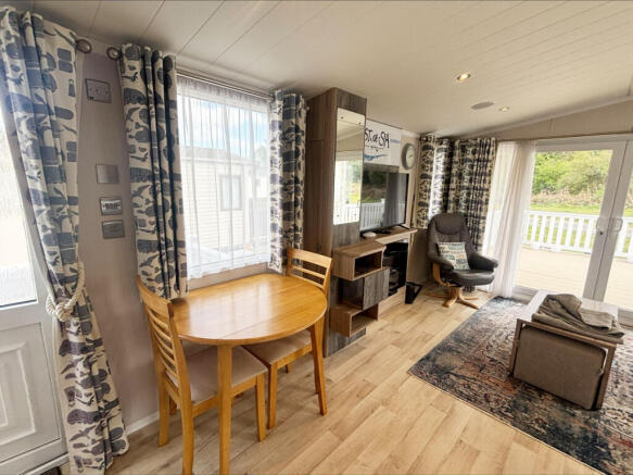Three bed Swift lighthouse, Caldecott Hall Country Park, Beccles Road, Fritton, Norfolk, NR31 9EY photo 5