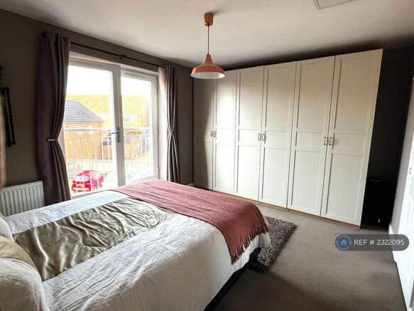 Master Bedroom (2)