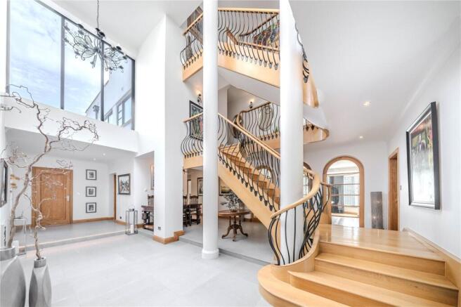 6 bed Detached for sale Image 12