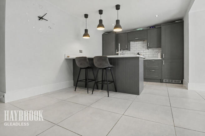4 bed Semi-Detached for sale Image 2