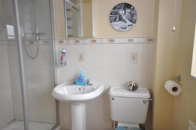 EN-SUITE SHOWER ROOM