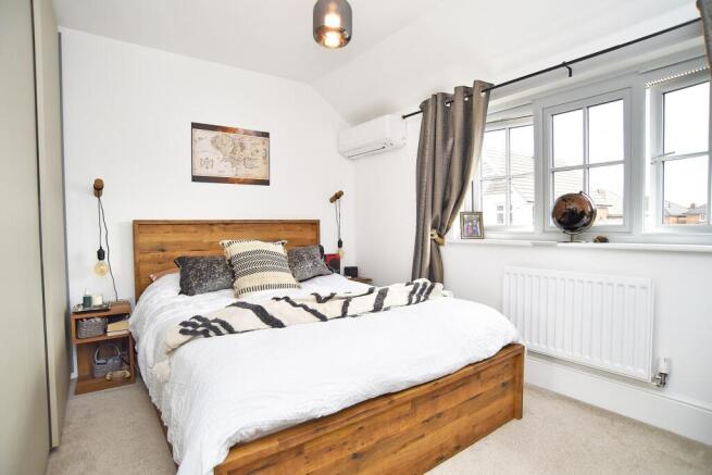 3 bed Semi-Detached for sale Image 6