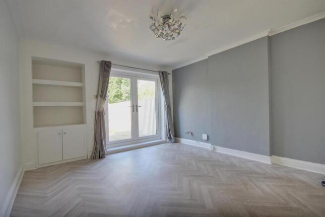2 bed House to rent Image 4