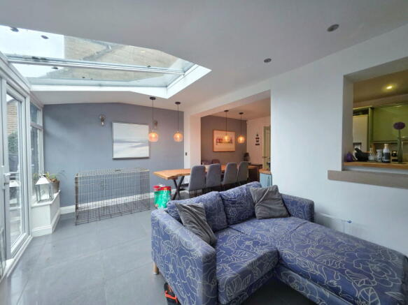 4 bed Semi-Detached for sale Image 11
