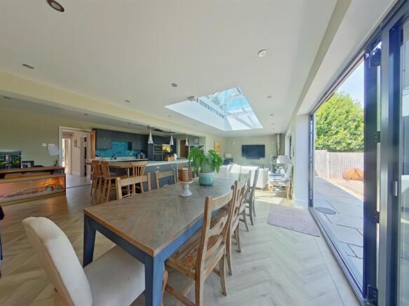 Dining Room.jpg