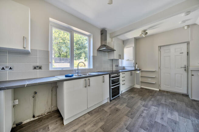 3 bed Semi-Detached for sale Image 6