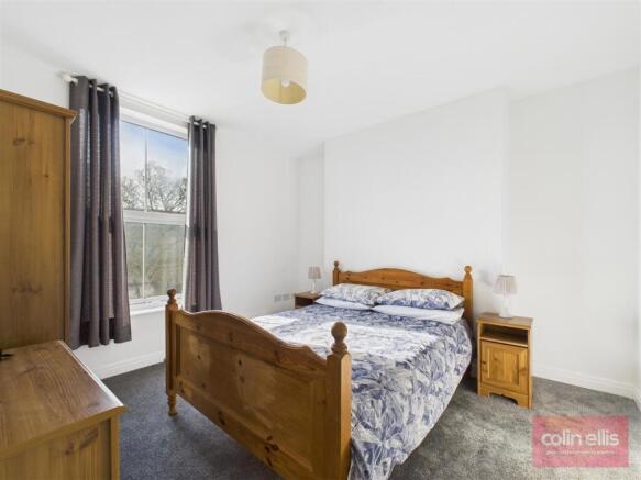 2 bed Flat for sale Image 7