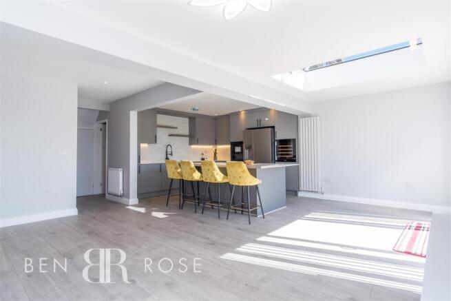 Kitchen/Dining Room/Lounge
