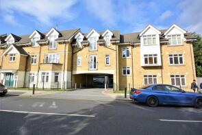 15, 1b Pasters Court, Trinity Avenue, Enfield EN1 1HW