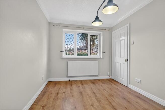 4 bed Detached for sale Image 7