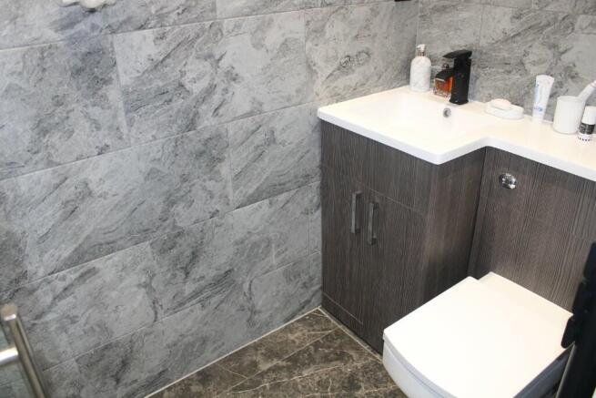 En-suite Wet Room 