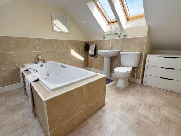 3 bed Detached Bungalow for sale Image 10