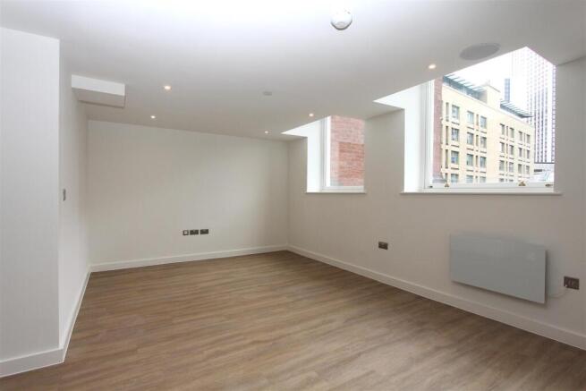 2 bed Apartment to rent Image 11