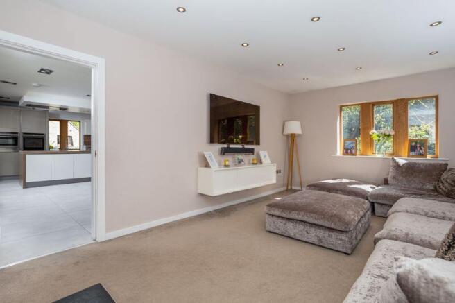 5 bed Detached for sale Image 10