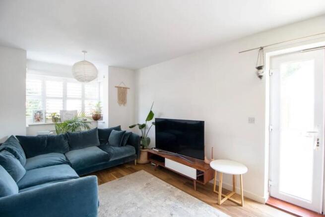 Living Room - 1.jpg