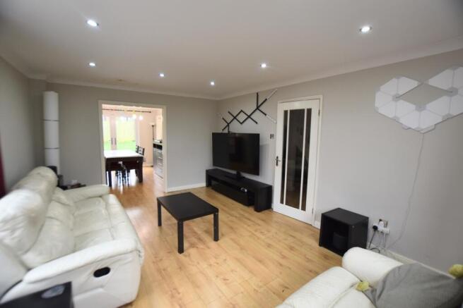 72 Pimpernel Grove lounge 2