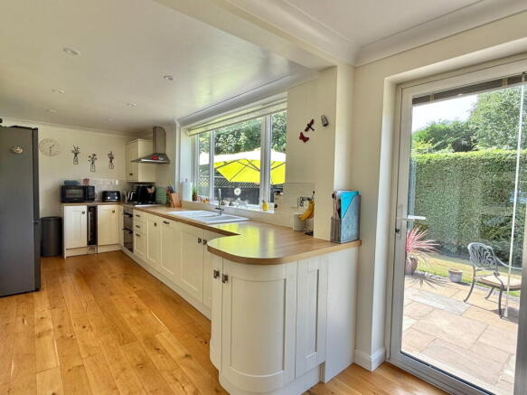 4 bed Detached for sale Image 7