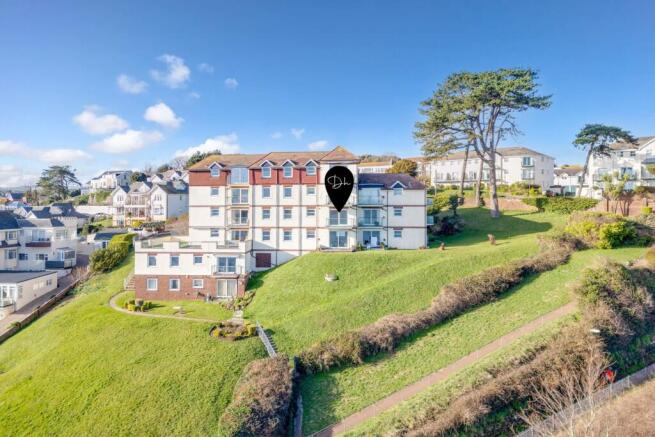 Communal gardens & pedestrian promenade access