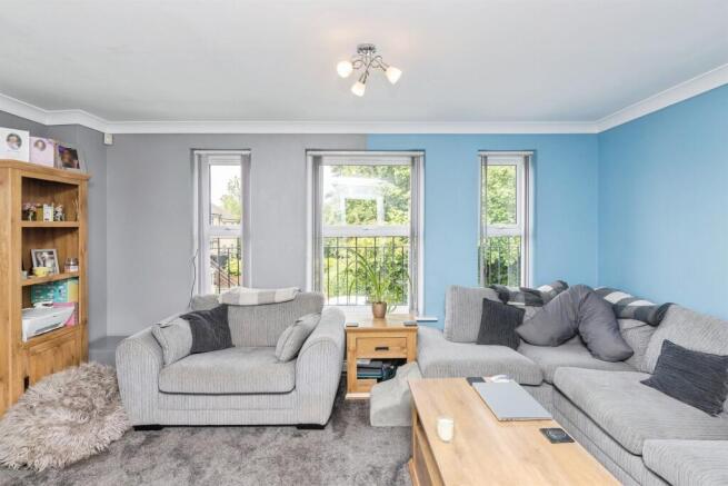 5 bed Town House for sale Image 4