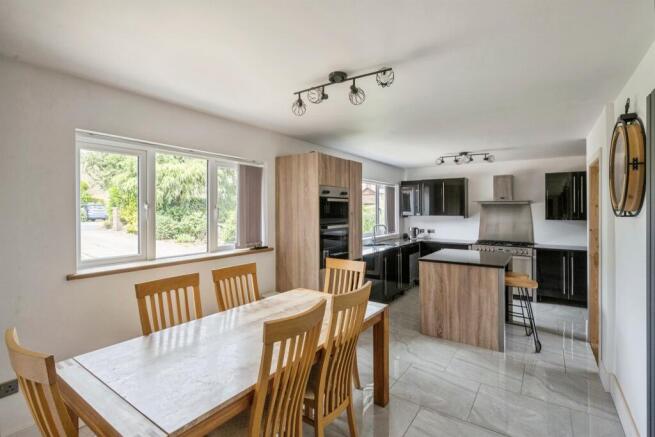 3 bed Detached Bungalow for sale Image 4