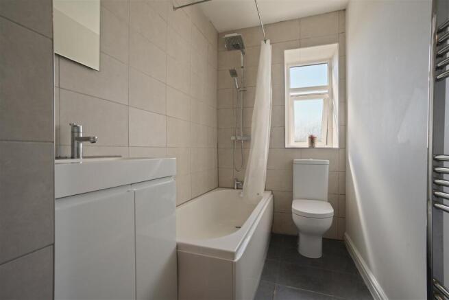 3 bed Terraced for sale Image 11