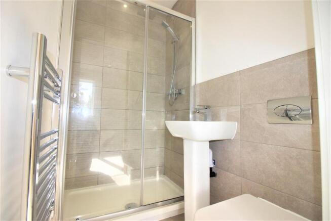 2 bed Flat to rent Image 11