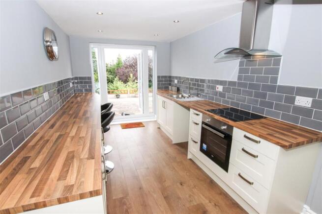 "L" SHAPED EXTENDED FITTED KITCHEN / DINING ROOM