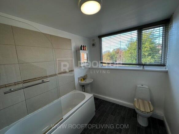 4 bed House Share to rent Image 7