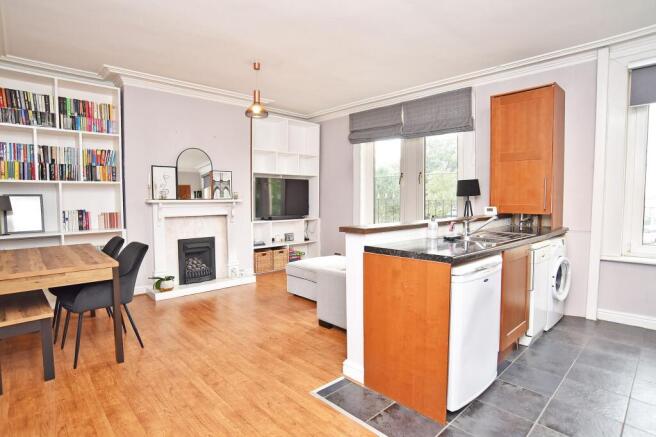 2 bed Flat to rent Image 7