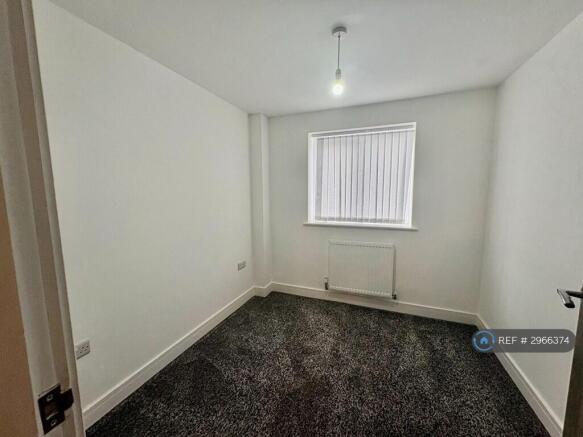 4 bed Semi-Detached to rent Image 10