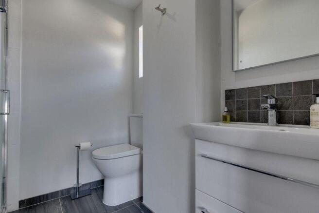 En-suite to gu...