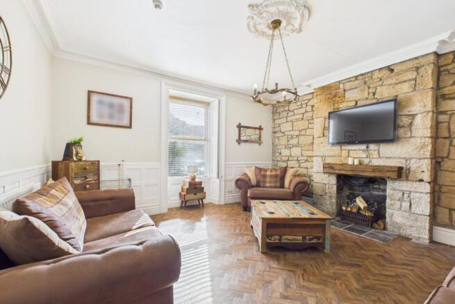 CAM04201G0-PR0061-STILL012