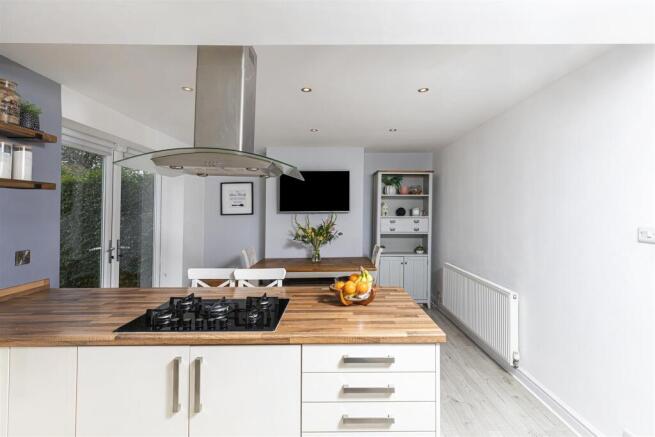 3 bed Semi-Detached for sale Image 12
