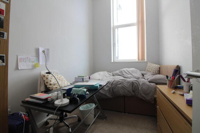 2 bed Apartment to rent Image 7