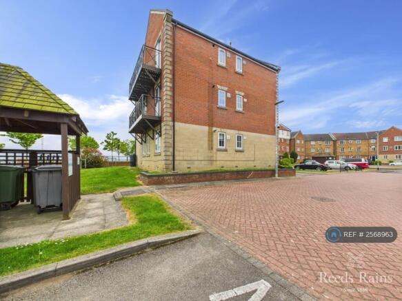 2 bed Flat to rent Image 12