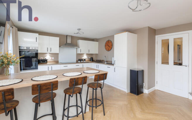 Kitchen & Dining Area