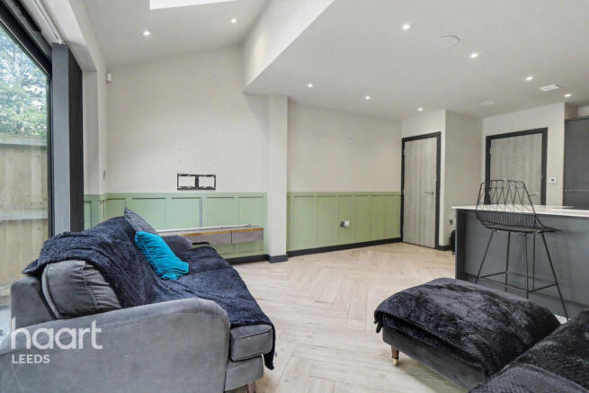 3 bed Town House for sale Image 7