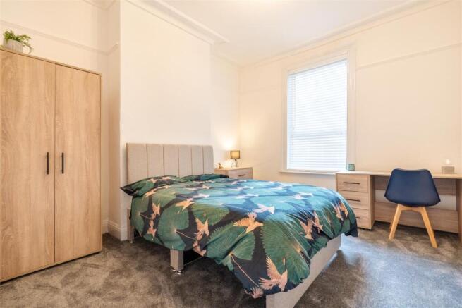 5 bed House to rent Image 4