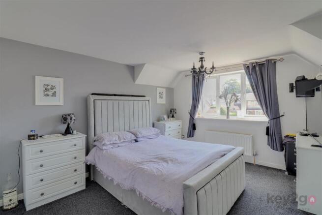 4 bed Detached for sale Image 12