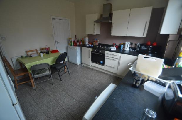 4 bed Terraced to rent Image 5
