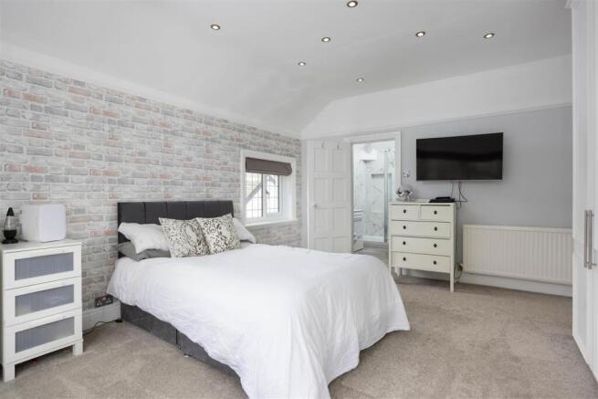 7 bed Detached for sale Image 12