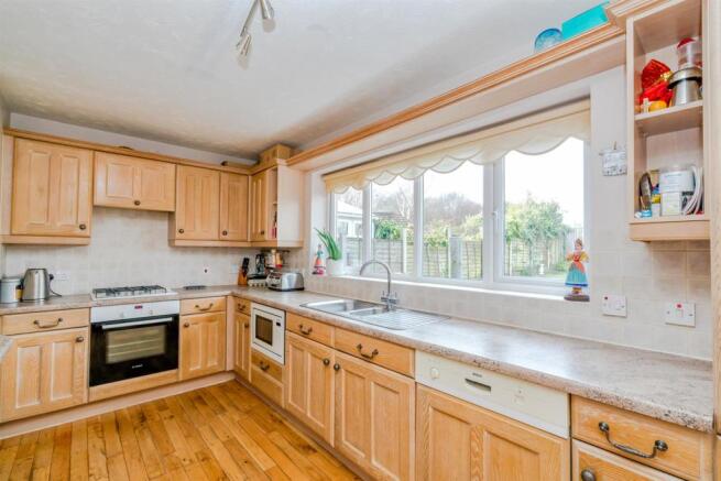 3, Bealeys Close, Bloxwich, Walsall, WS3 2JP (10 o